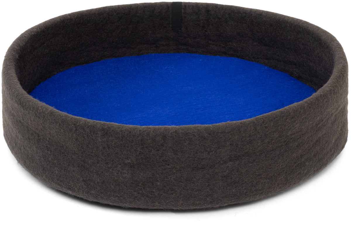 myfelt Kuno Dog Basket — Anthracite / Royal Blue / 60 cm