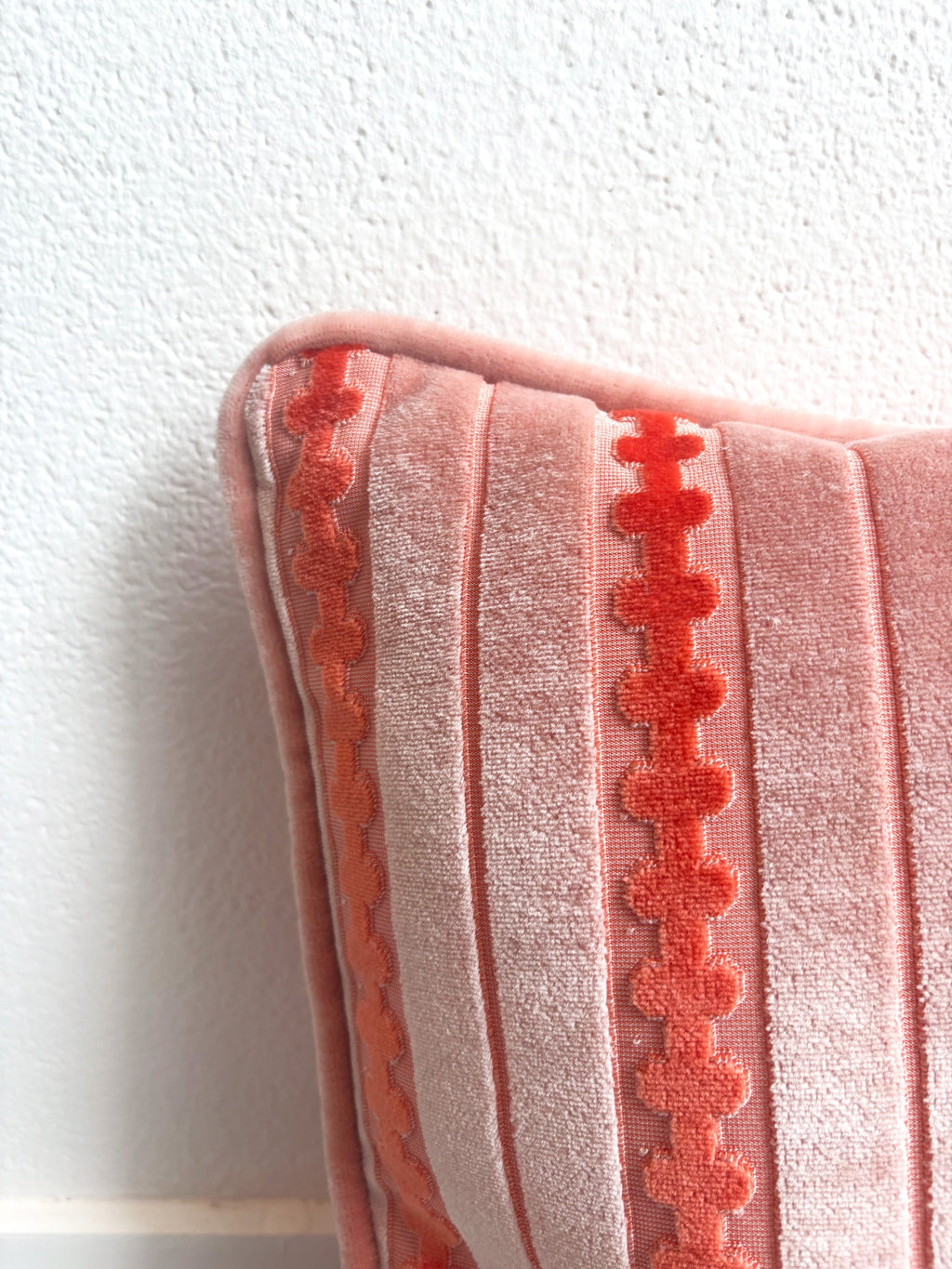 Pillow Kees — fabric detail