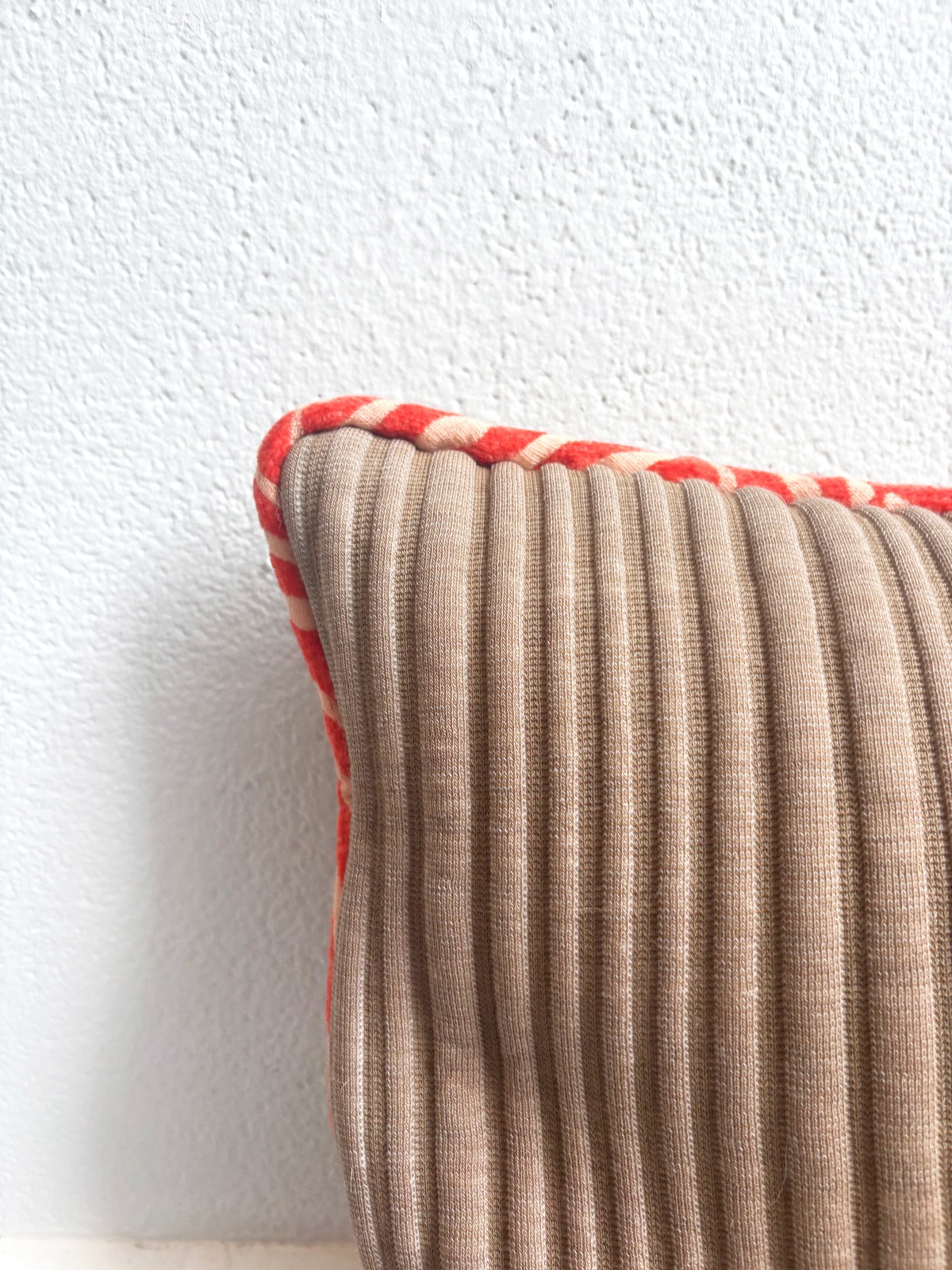 Pillow Oscar — fabric detail
