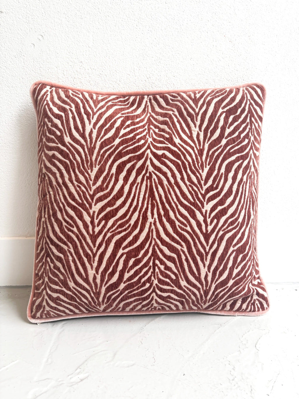 Pillow Otis — front view
