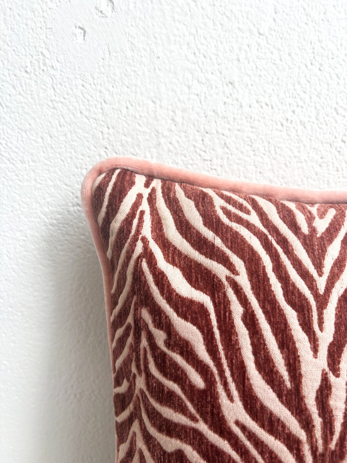 Pillow Otis — fabric detail